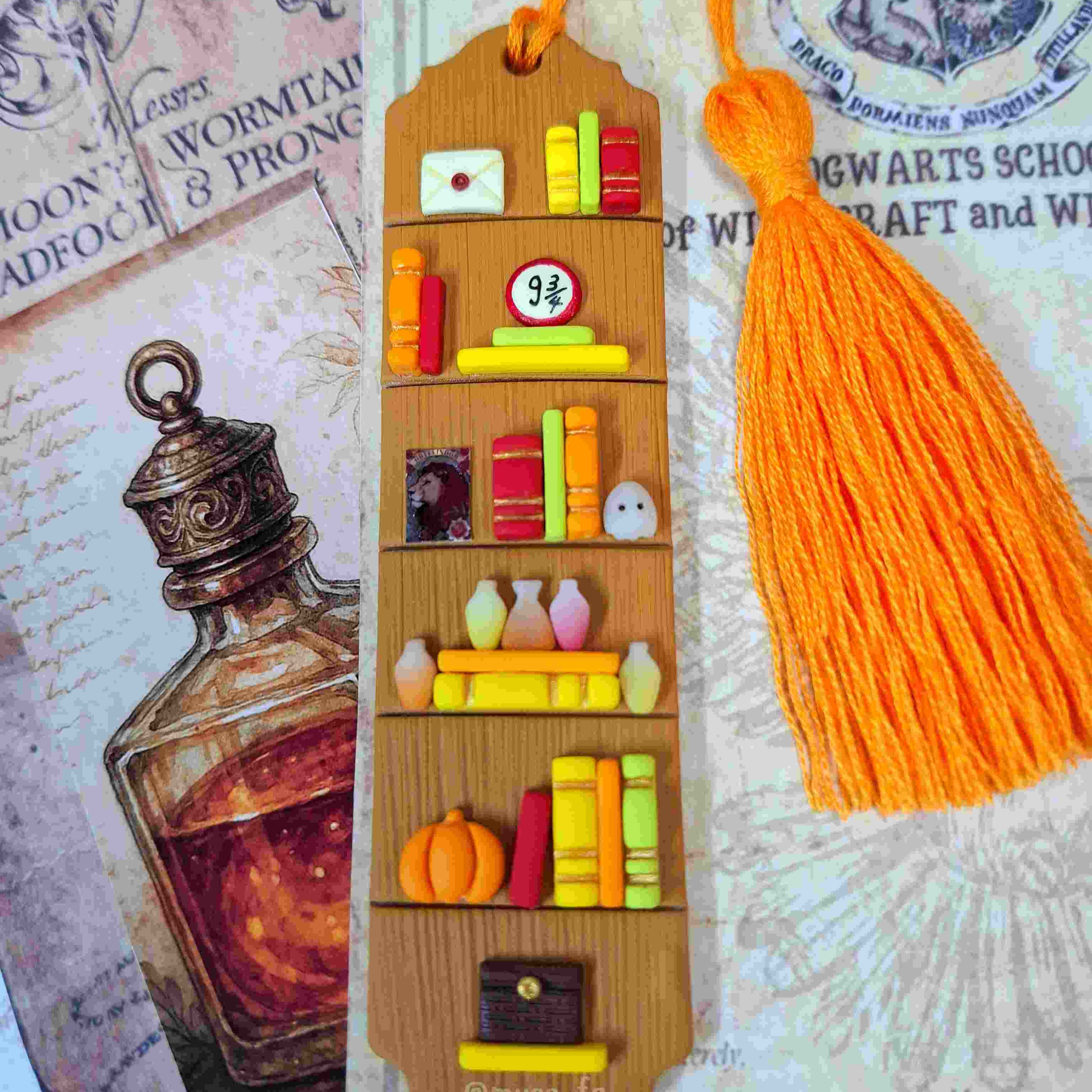 تصویر بوکمارک هاگوارتزی نارنجی